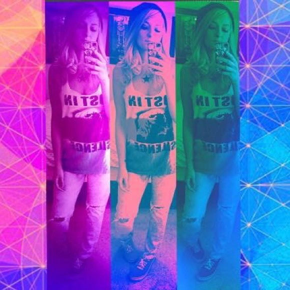 MEET YOUR POSHER! Nicki - Picture 4 of 4