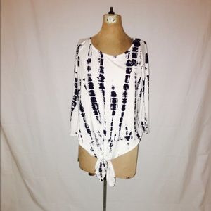 White and navy three quarter sleeve shirt