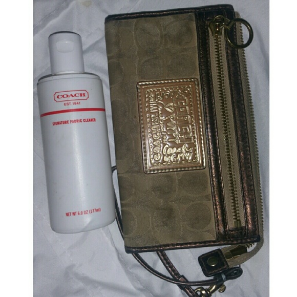 Coach Poppy Wristlet