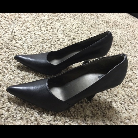 Black heels - Picture 1 of 2