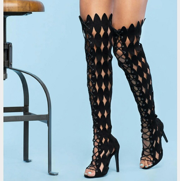 Shoes - 2LEFT SIZE 5.5 & 6