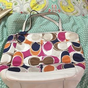 Coach - medium handbag with exterior pockets