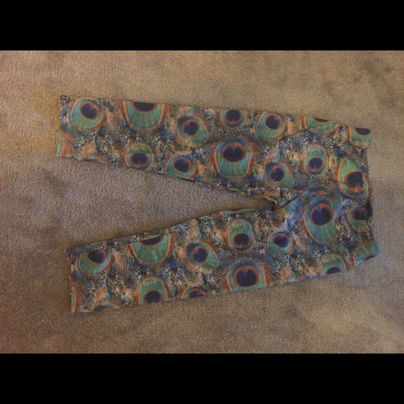 Onzie Pants - Reserved ‼️Peacock yoga Capri pants