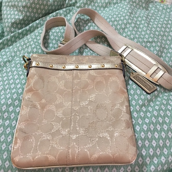 Coach / Gold cross body