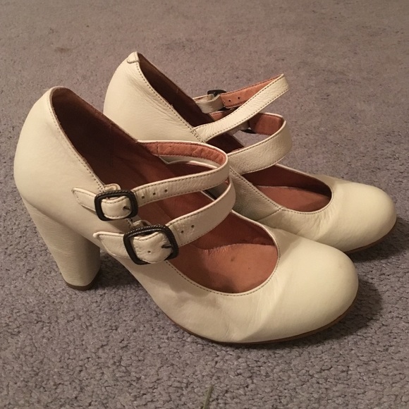 Steve Madden white leather Mary Jane