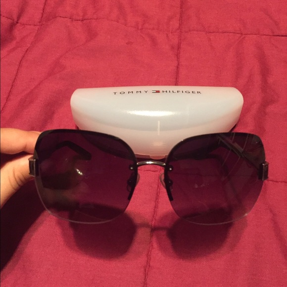 AUTHENTIC TOMMY HILFIGER SUNGLASSES