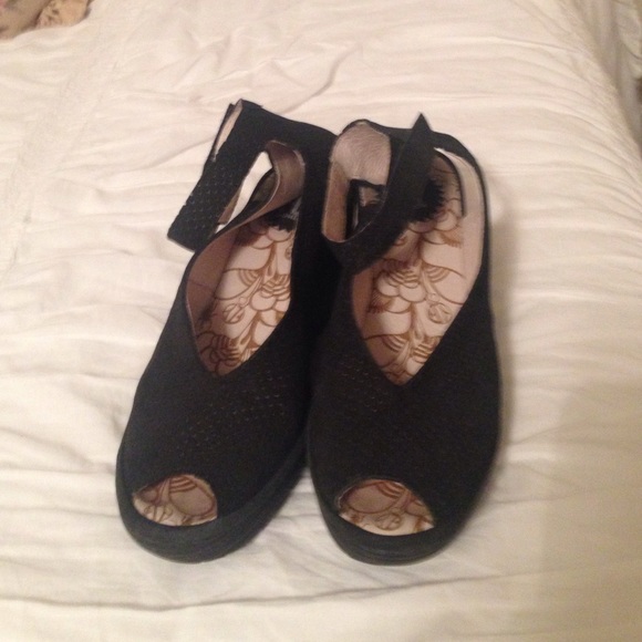 Black wedge (2 1/2 ") open toe / Fly London brand