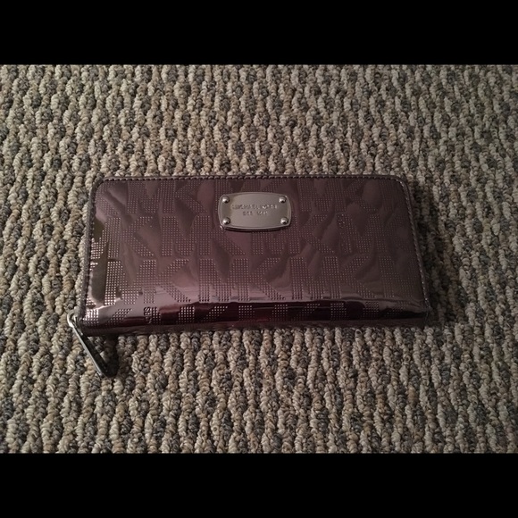 Michael Kors signature zip continental wallet