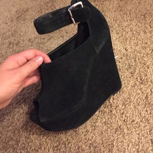Steve Madden black wedges