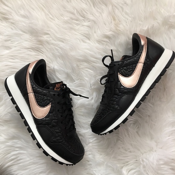 Nike Shoes - Women's Nike Air Pegasus 83 Prm