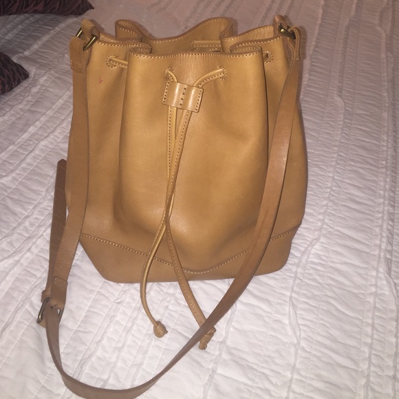 Madewell Handbags - Madewell Tan Leather Bucket Bag