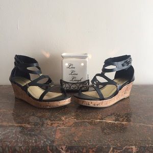 NWOT Platform comfy black sandals