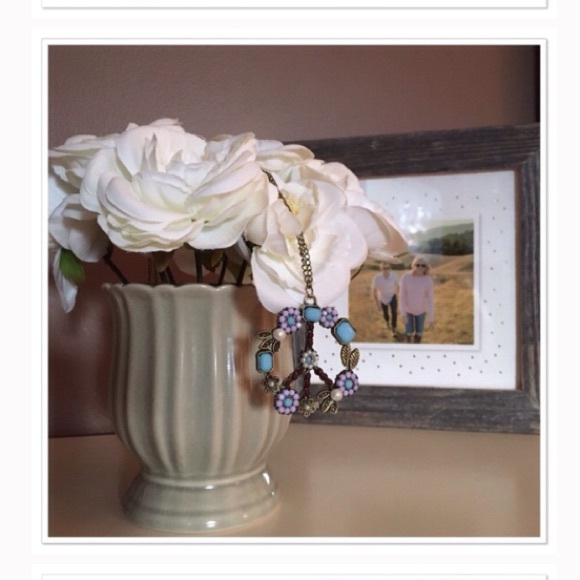 NWT Antique bronze peace sign pendant necklace - Picture 4 of 4