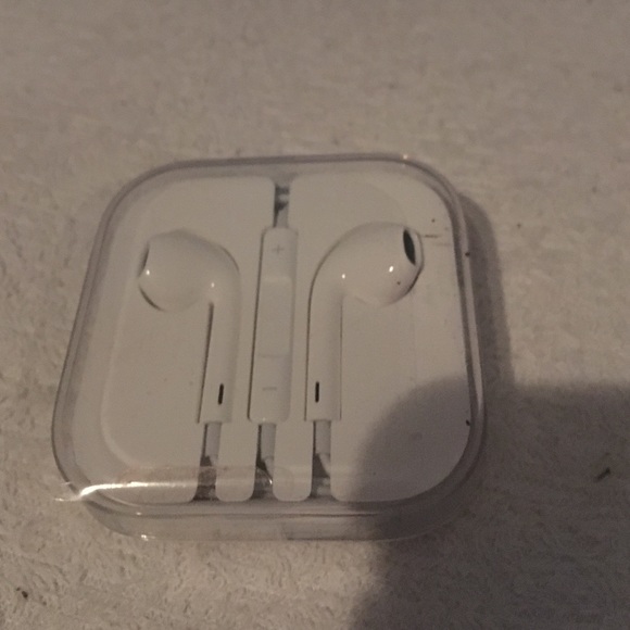 Two sets of Earbuds / Earphones - Picture 2 of 3
