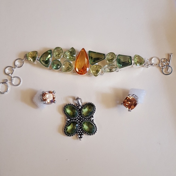 SALE Peridot pendant w/coordinating bracelet - Picture 2 of 2