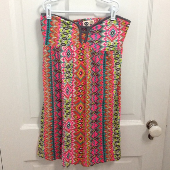 strapless patterned Roxy dress