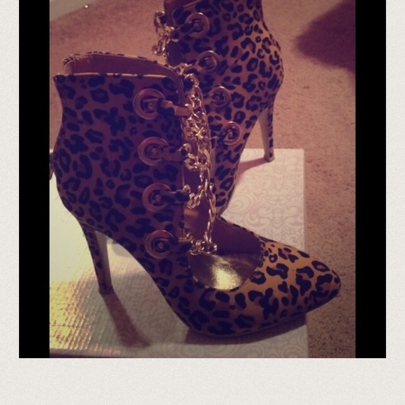 Cheetah print heals - Picture 2 of 4