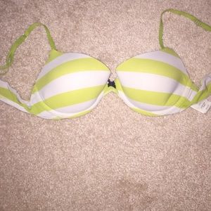 Gilly Hicks push em up Demi bra