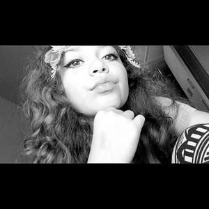 Meet your Posher, Casandra