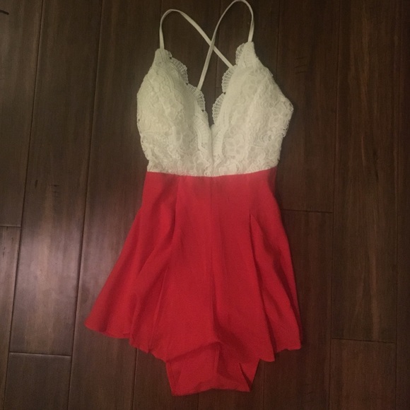 Red and White Lace Romper 🎀 - Picture 3 of 4