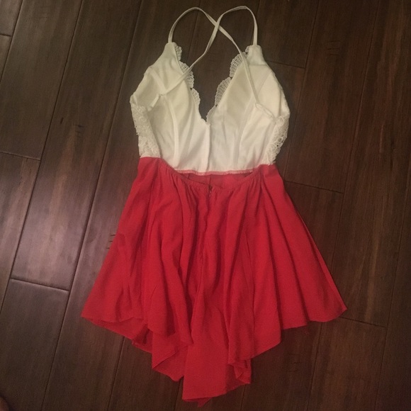 Red and White Lace Romper 🎀 - Picture 4 of 4
