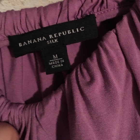 Beautiful silk banana republic top - Picture 3 of 3