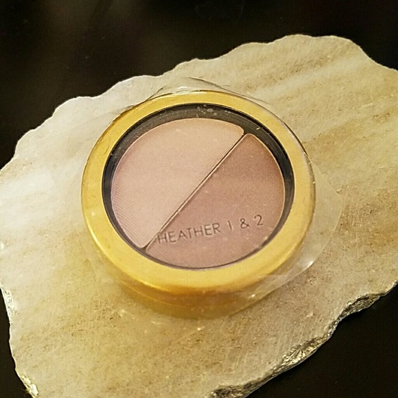 Jane Iredale eyeshadow duo in Heather 1&2