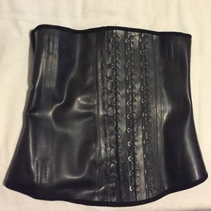 Waist trainer