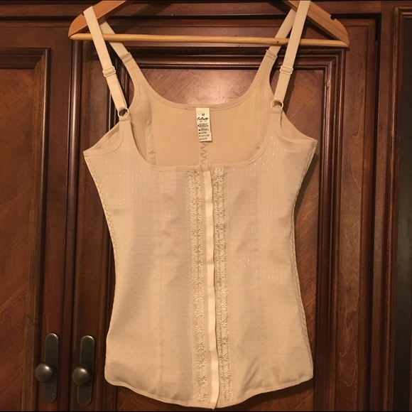 Size 32 corset / waist cincher . Moisture-wicking!