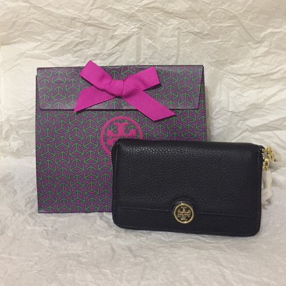 Tory Burch - black wristlet