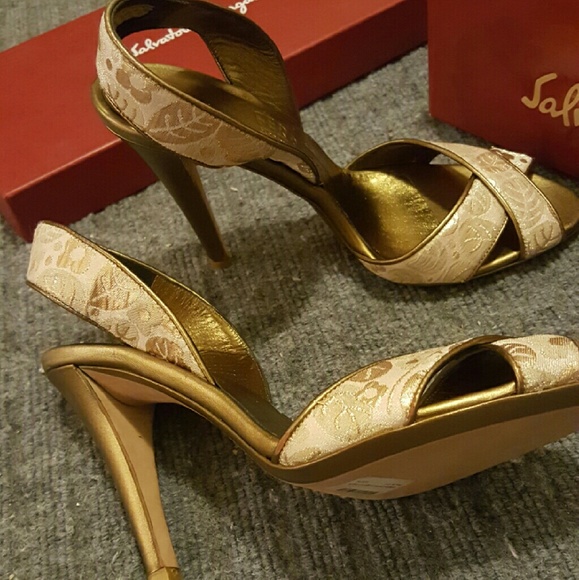 New with box Salvatore Ferragamo 4 inches heels