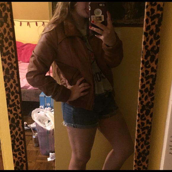 🚫SOLD🚫Tan faux leather bomber jacket 🌻🌵 - Picture 3 of 4