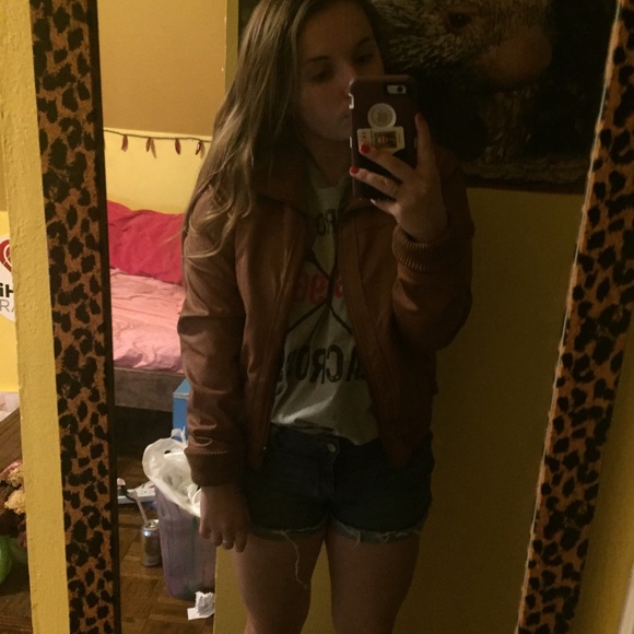 🚫SOLD🚫Tan faux leather bomber jacket 🌻🌵 - Picture 4 of 4