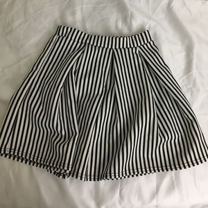 Boohoo Hollie Mono stripe box pleat skater skirt