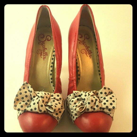 Red Bow Retro