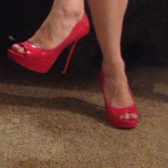 Hot/deep pink Rachel Roy peep toe pumps - Picture 2 of 4