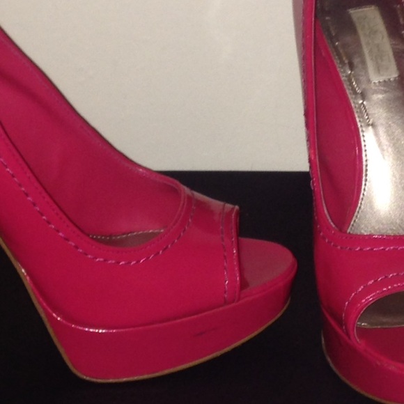 Hot/deep pink Rachel Roy peep toe pumps - Picture 4 of 4