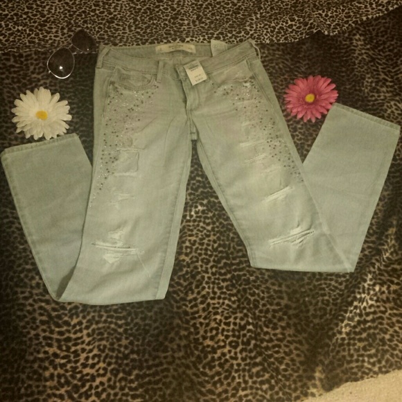 NWT Beautiful Abercrombie jeans with rhinestones♡ - Picture 1 of 4