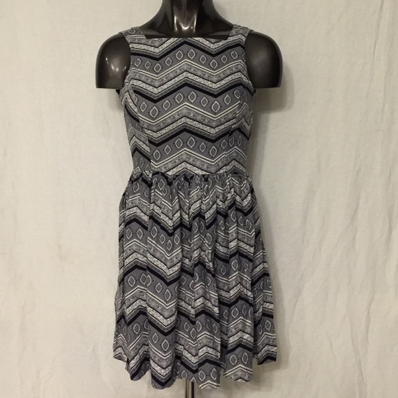 Black and white print sleeveless dress