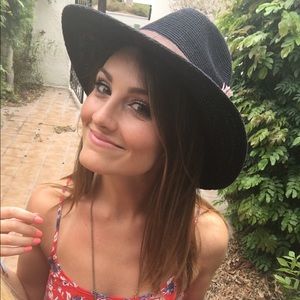 Meet your Posher, Melanie