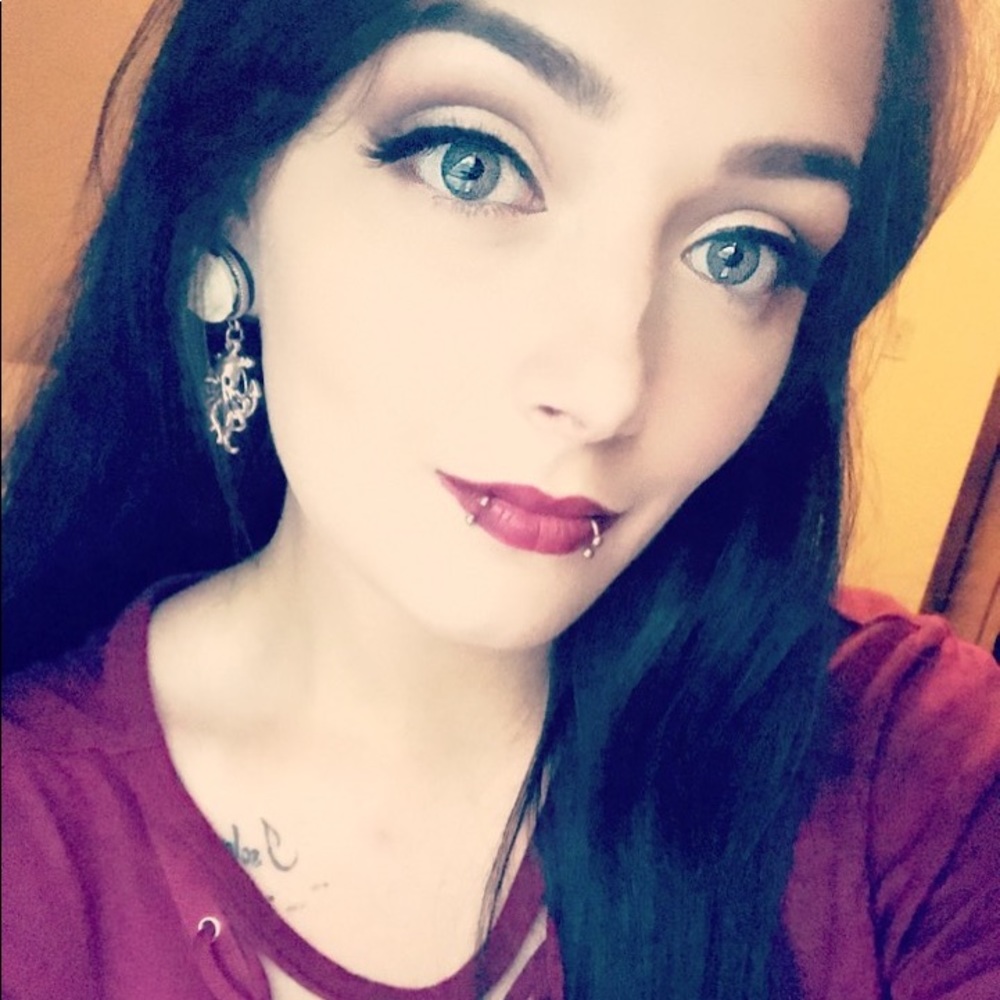 Meet your Posher, Alexis