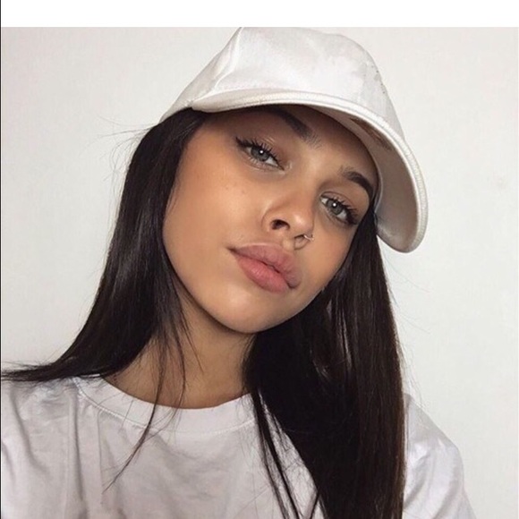 Meet your Posher, Stephanie - Picture 1 of 1