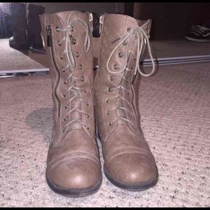 Champagne combat boots