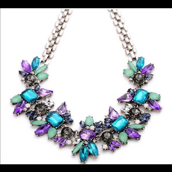 Statement necklace crystal flower