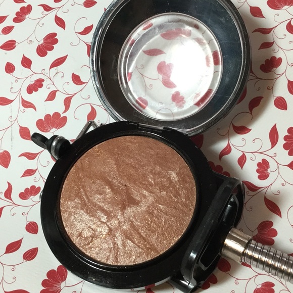 MAC Mineralize Skinfinish Global Glow NWOB - Picture 5 of 6