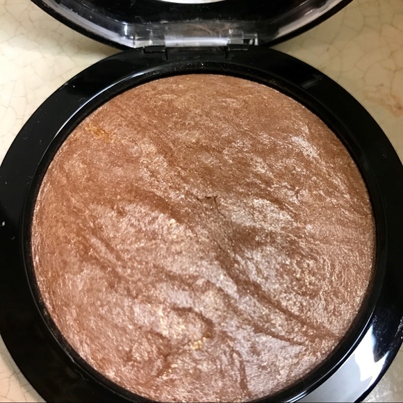 MAC Mineralize Skinfinish Global Glow NWOB - Picture 6 of 6