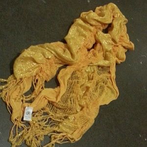 Yellow/gold knit scarf