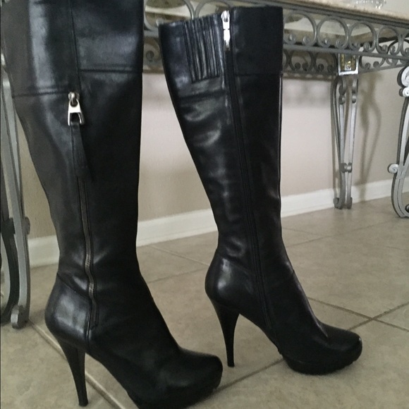 Traded ❌Genuine Leather Guess Boots. Worn once.