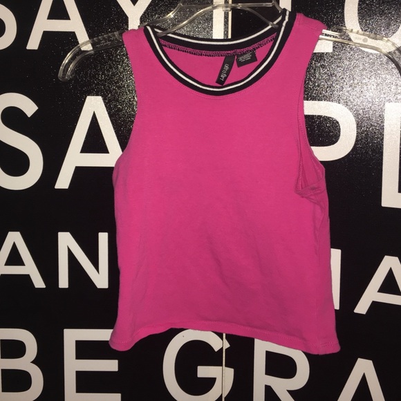 A pink croptop - Picture 1 of 1