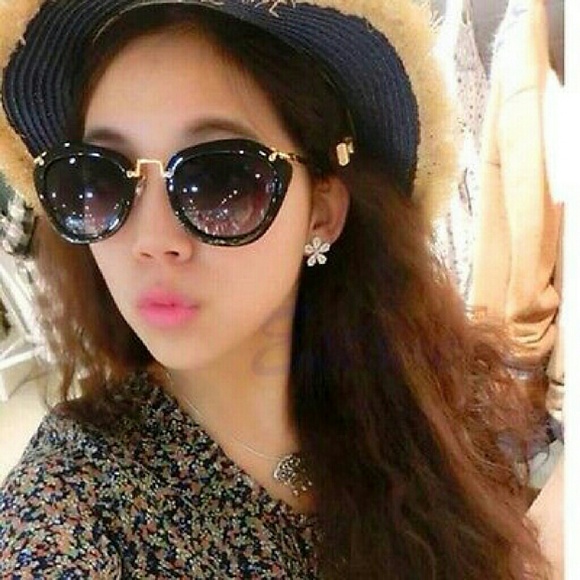 Speckled Feline shaped Sunglasses - Picture 3 of 3